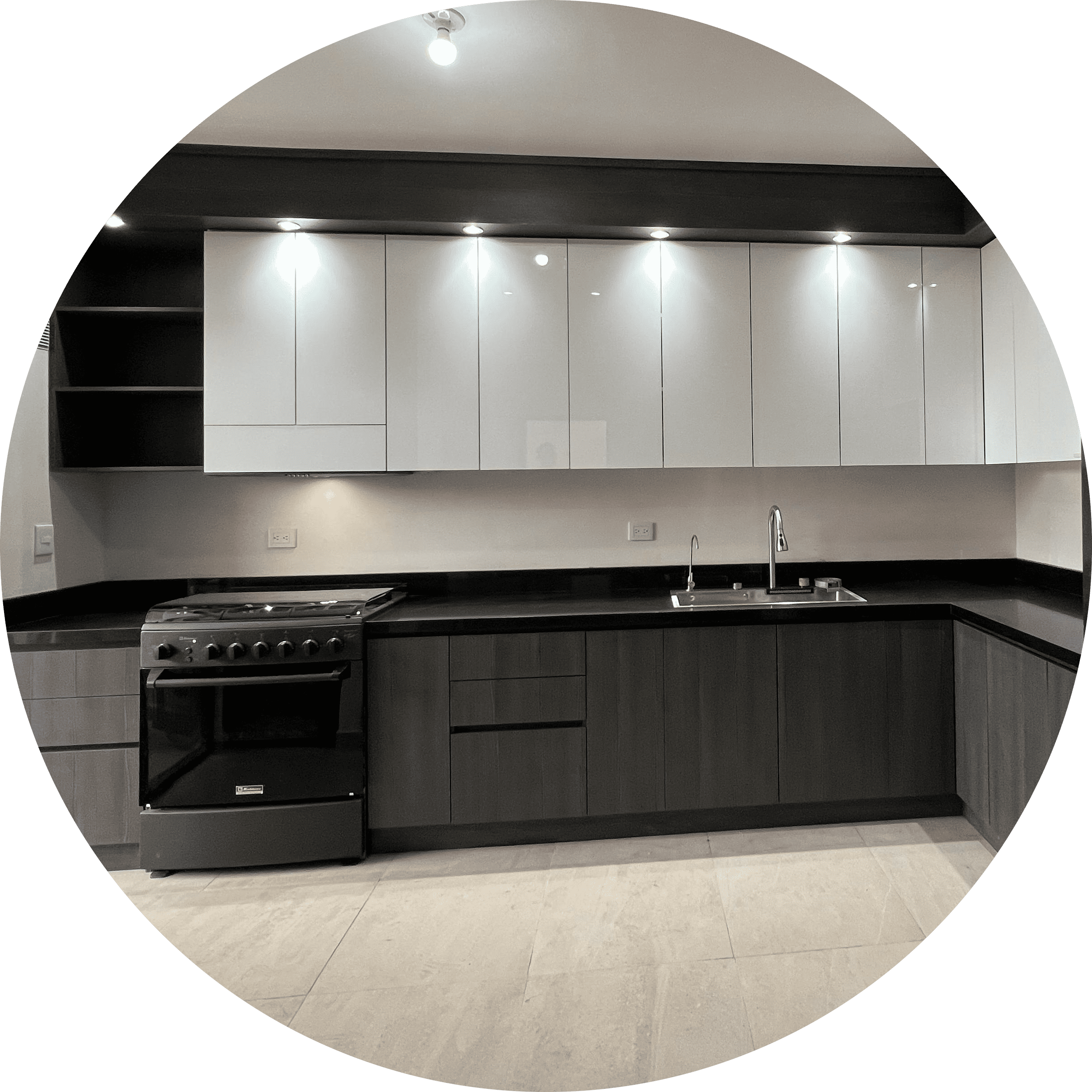Cocina con diseño blanco/negro